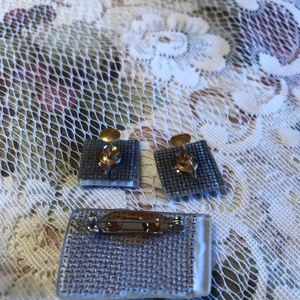ARTISAN CREATED SCREW-BACK EARRINGS AND BROOCH HANDMADE FUSED GLASS.1980s - Picture 8 of 8